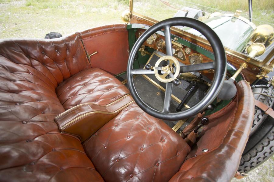 Интерьер Sunbeam 25/30 HP Torpedo 1913 года  (фото 5 из 8)